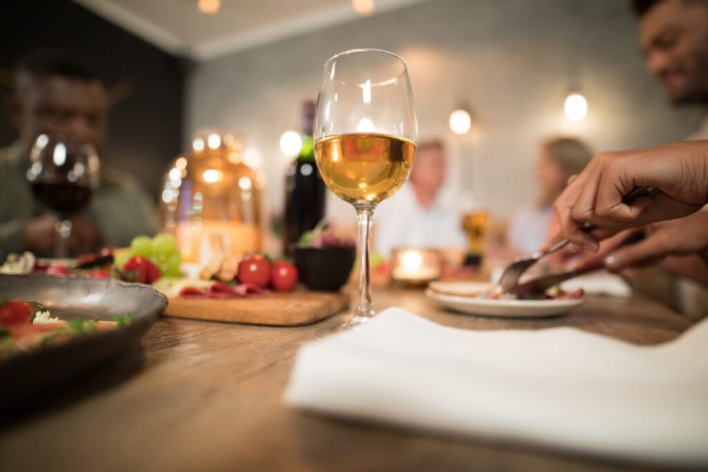 A Foodie’s Tour of Eastern Heights: The Best Restaurants, Cafés, and Hidden Eats in Elyria’s East End